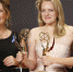 Лучшей актрисой в драматическом сериале стала Элизабет Мосс, исполнившая главную роль в «Рассказе служанки» (посередине) Фото: REUTERS - Комсомольская правда Уфа