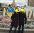 В самом центре Киева. Мы специально закрыли лица. Не дай бог, если после этих заметок с нашими друзьями и родней что-то случится. А на Украине, нынешней, такое очень легко возможно. Фото авторов. - Комсомольская правда Уфа