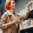 woman-choosing-products-at-super-market - News102.Ru