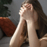 sad-young-woman-at-home - News102.Ru