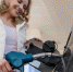 woman-filling-up-the-car-at-the-gas-station - News102.Ru