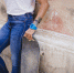girl-holding-skateboard-leaning-concrete-wall - News102.Ru