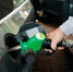 close-up-hand-holding-gas-pump (1) - News102.Ru