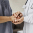 covid-recovery-center-female-doctor-holding-older-patient-s-hands - News102.Ru