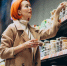 woman-choosing-products-at-super-market - News102.Ru