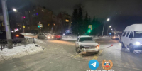 Иномарку отбросило на тротуар после ДТП в Уфе, есть пострадавшие - ProUral.Info