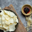 crispy-potato-chips-with-tomato-sauce-snack-concept_1150-23572 - News102.Ru