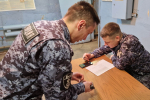 В городе Салават прошел турнир среди сотрудников вневедомственной охраны Росгвардии по разборке и сборке табельного оружия