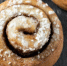 cinnamon-rolls-buns-wooden-table-kanelbulle-swedish-dessert_123827-22571 - News102.Ru