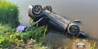 В Башкирии водитель опрокинул Mitsubishi Lancer в озеро и погиб - Комсомольская правда