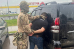 Появилось видео момента задержания сотрудниками ФСБ экс-чиновника из Башкирии Артура Идельбаева