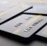 credit-cards-that-are-stacked-on-the-floor - News102.Ru