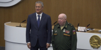 Радий Хабиров наградил медалью «За трудовую доблесть» Владимира Трофимова - Башинформ