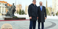 Алексей Текслер и Андрей Назаров возложили цветы к памятнику Мустая Карима - Сетевое издание Ufaved.Info