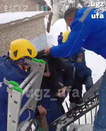 В Уфе девочка спрыгнула с гаража и угодила на острые штыри забора