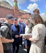 Делегация башкирского издательства «Китап» имени Зайнаб Биишевой подарила книгу Дмитрию Анатольевичу Медведеву