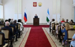Глава РБ Радий Хабиров вручил деятелям культуры государственные награды России и Башкортостана