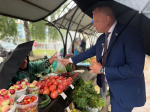 Иван Сухарев посетил городской рынок Стерлитамака