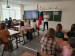 Сотрудник следственного управления рассказал школьникам о Государственном флаге Российской Федерации