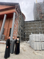 Митрополит Филарет осмотрел ход строительства Воскресенского собора